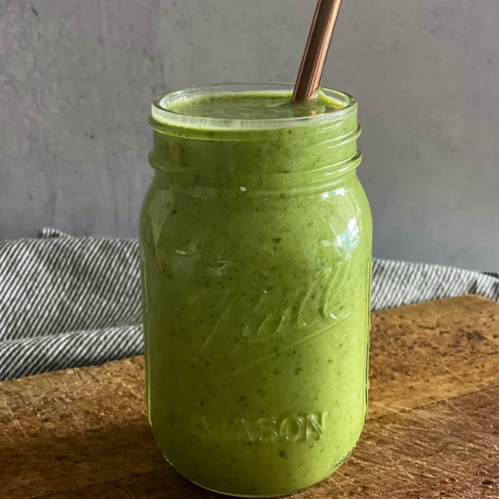 California Green Smoothie in a mason jar