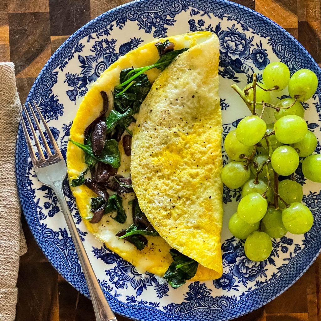 omelet and grapes